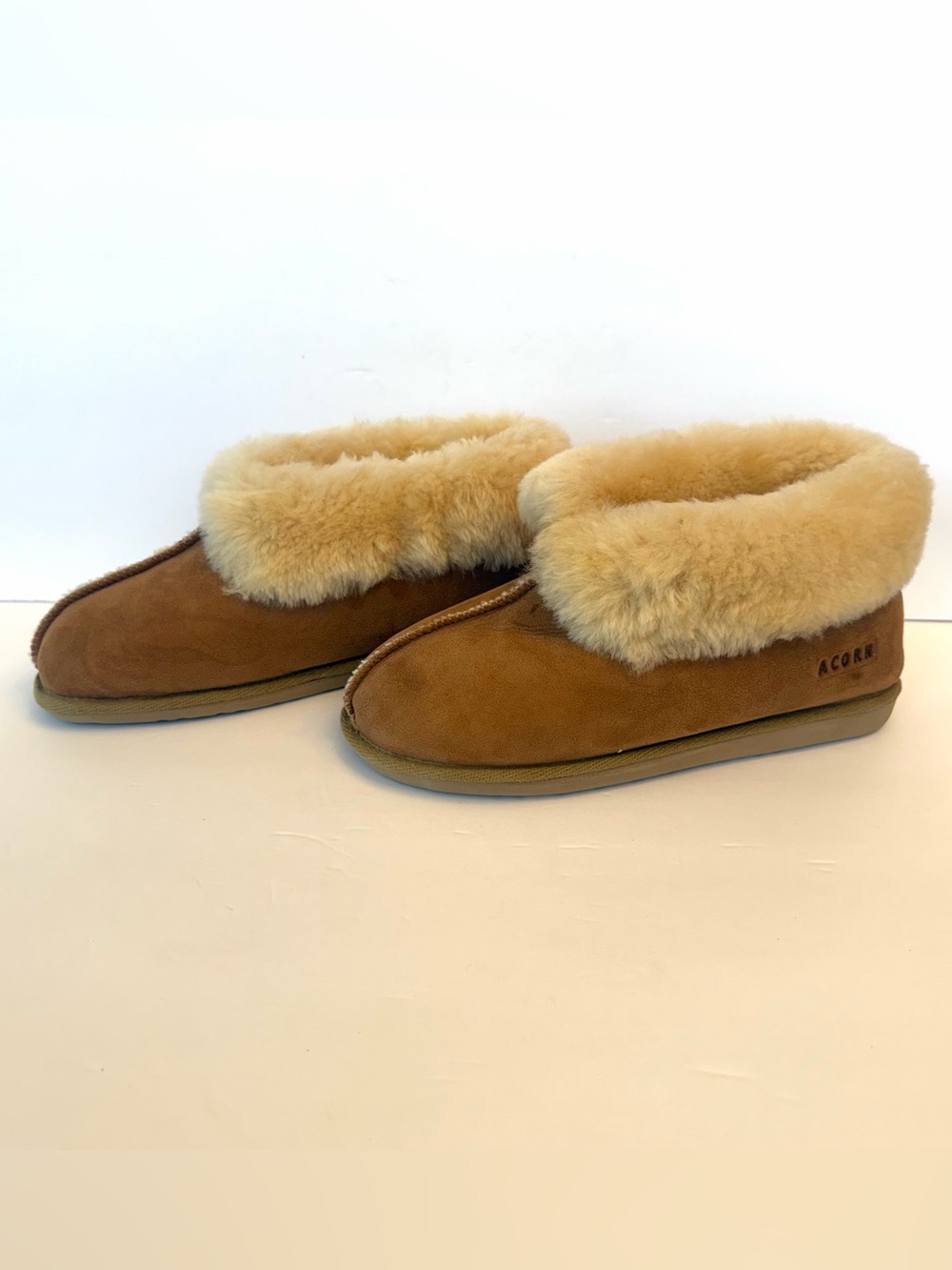 Acorn Oh Ewe shearling bootie slippers in Walnut, size 8 - Picture 3 of 9